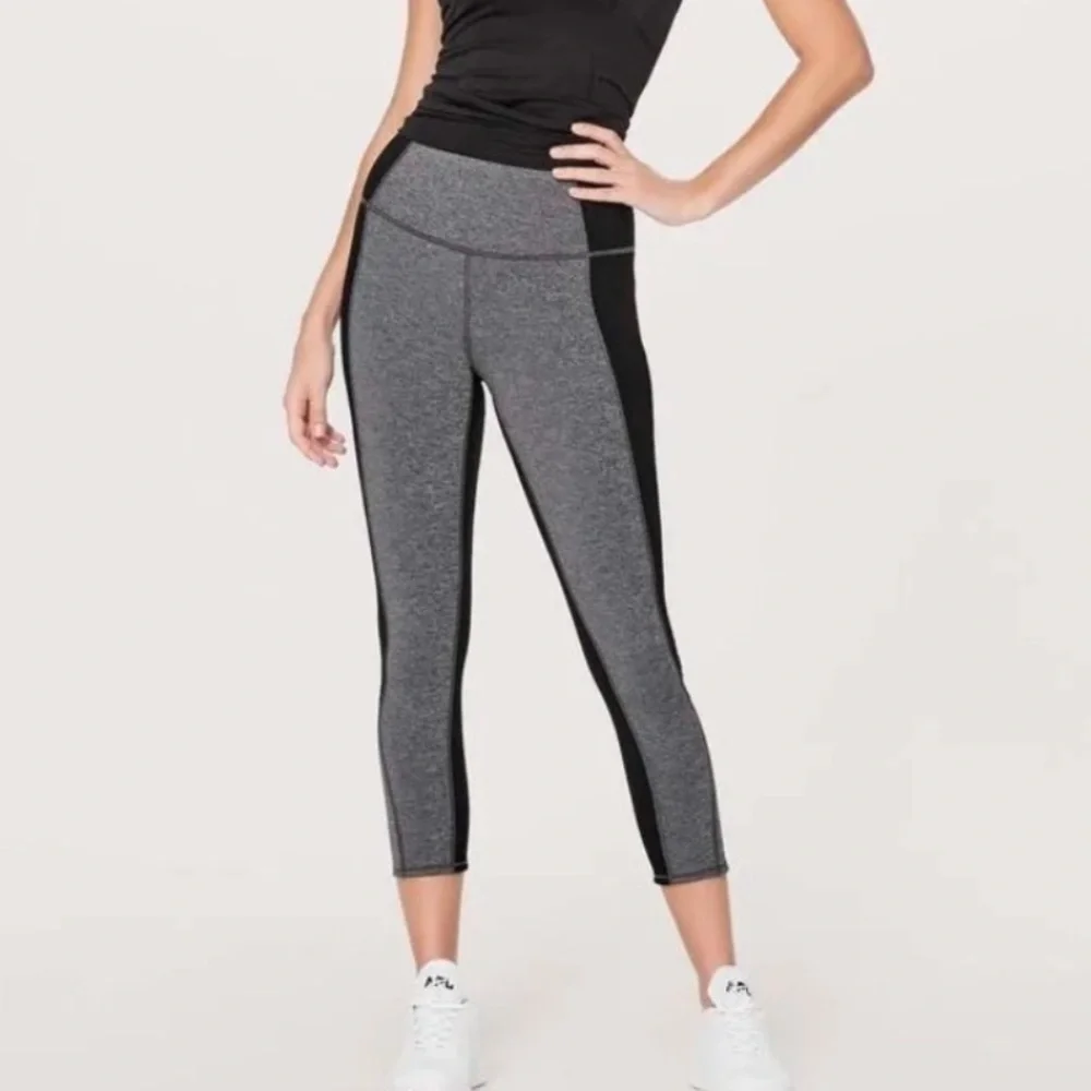 Lululemon Crop Leggings On Your Mark Gray & Black Size‎ 6